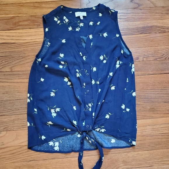 Lucky Brand Tops - Lucky Brand button up tie front blouse floral tank